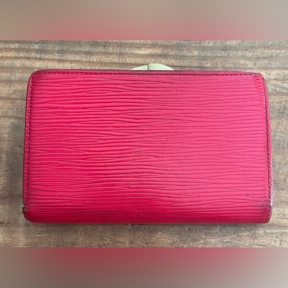 Louis Vuitton Epi Leather Kiss Lock Wallet - Picture 5 of 7